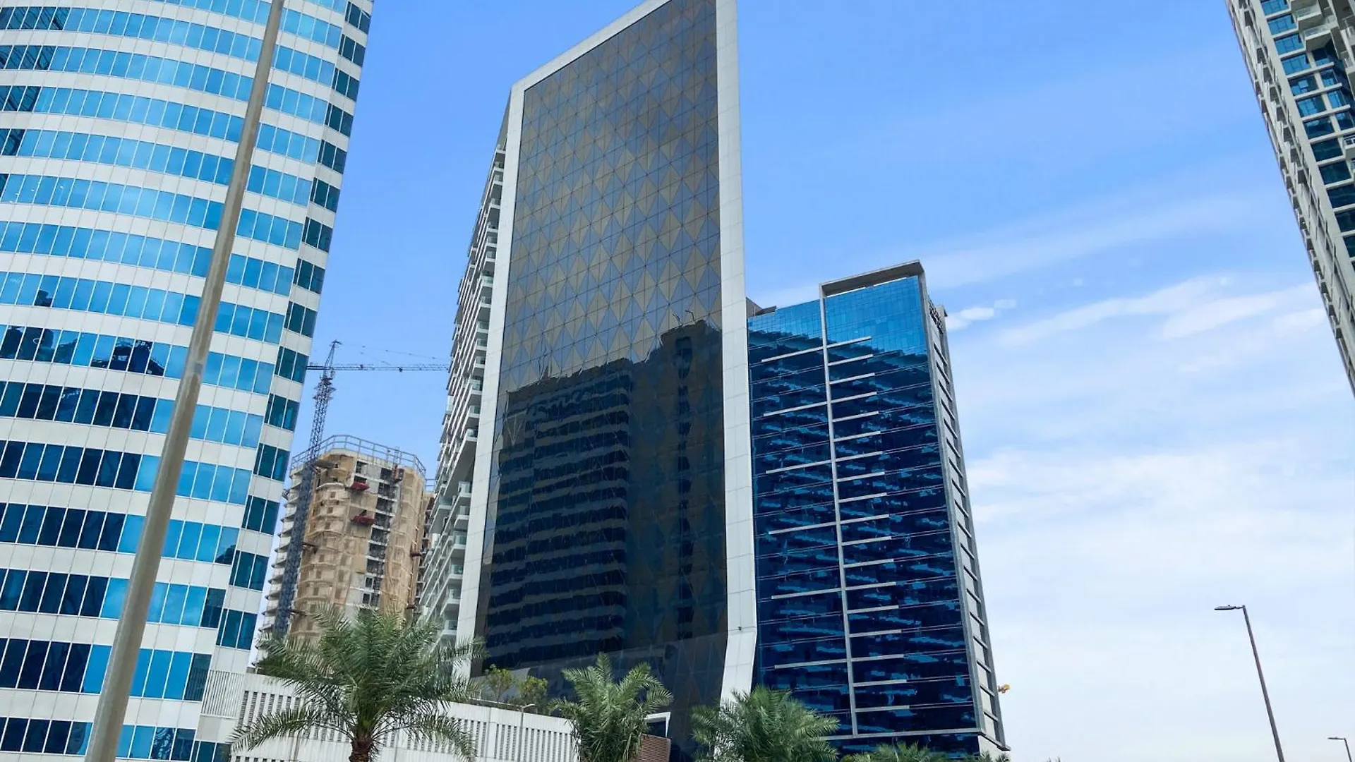 Apartment Waves - Chic High-Floor Studio Retreat With Canal Views Dubai