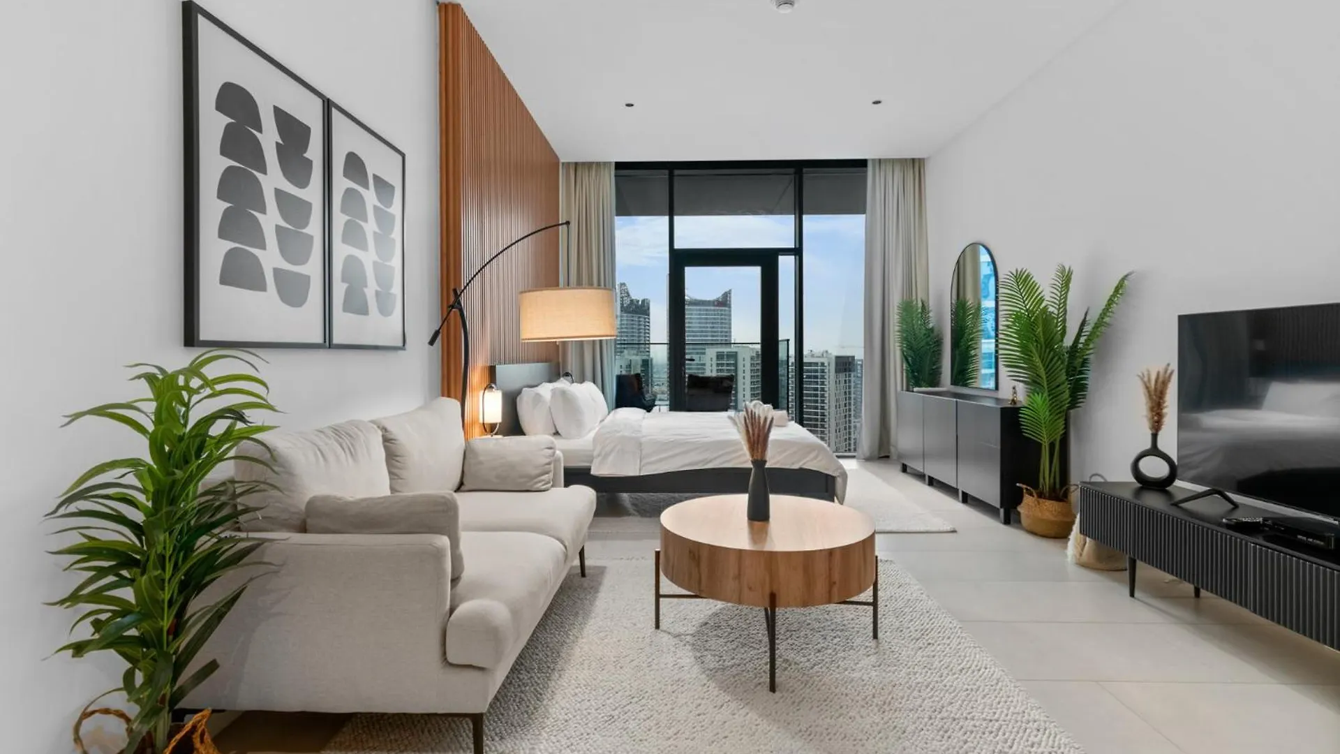 Waves - Chic High-Floor Studio Retreat With Canal Views Dubai