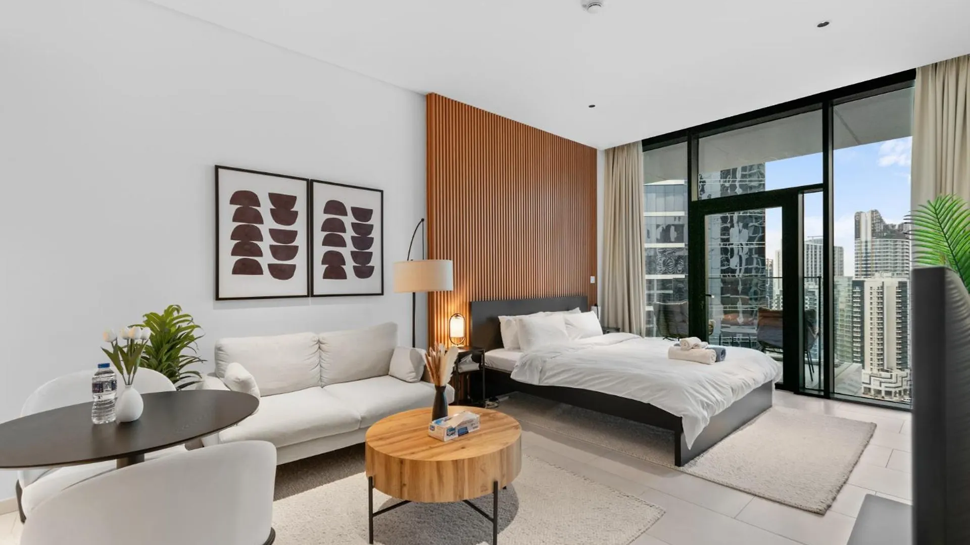 Apartment Waves - Chic High-Floor Studio Retreat With Canal Views Dubai