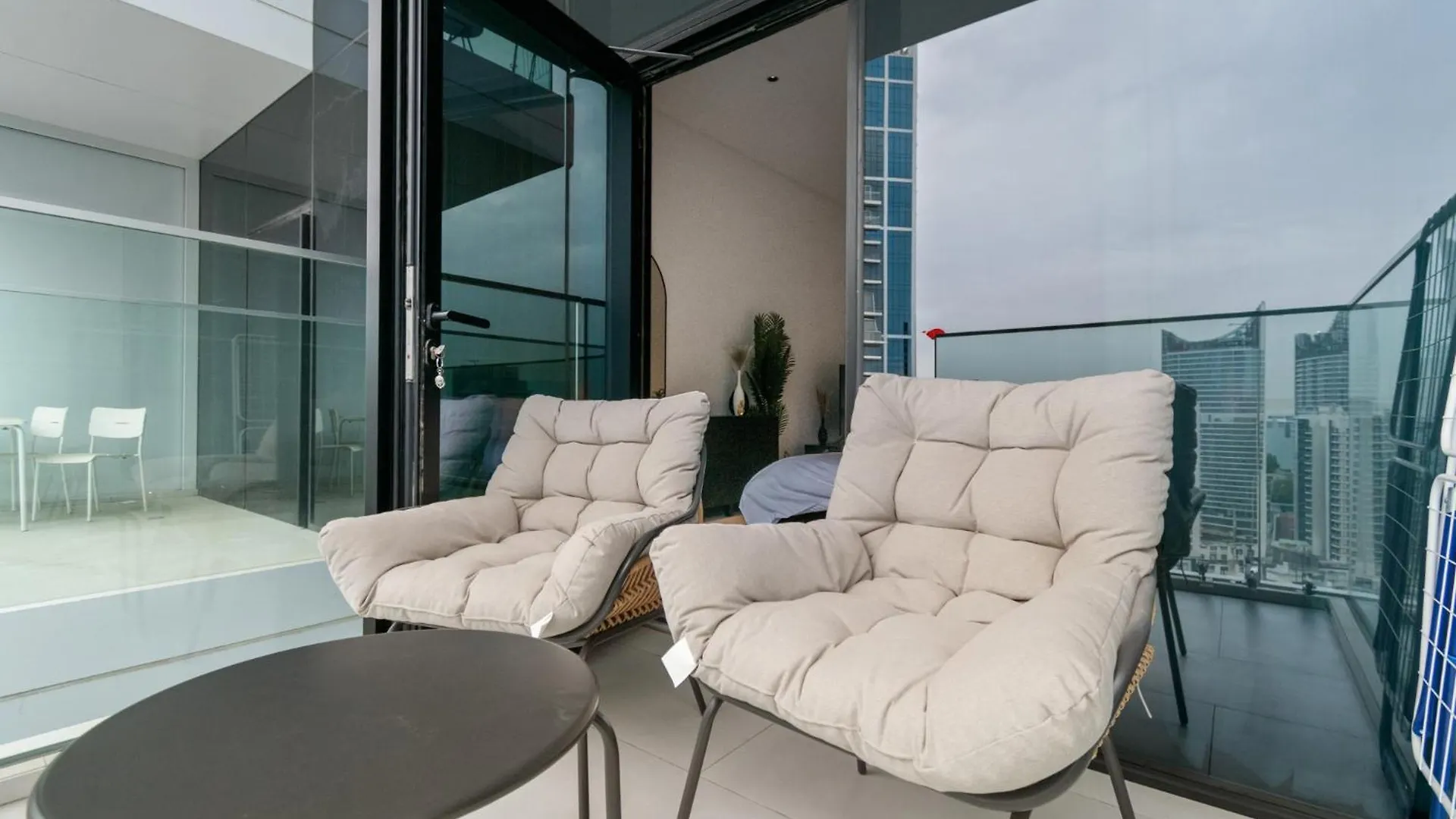Apartment Waves - Chic High-Floor Studio Retreat With Canal Views Dubai United Arab Emirates