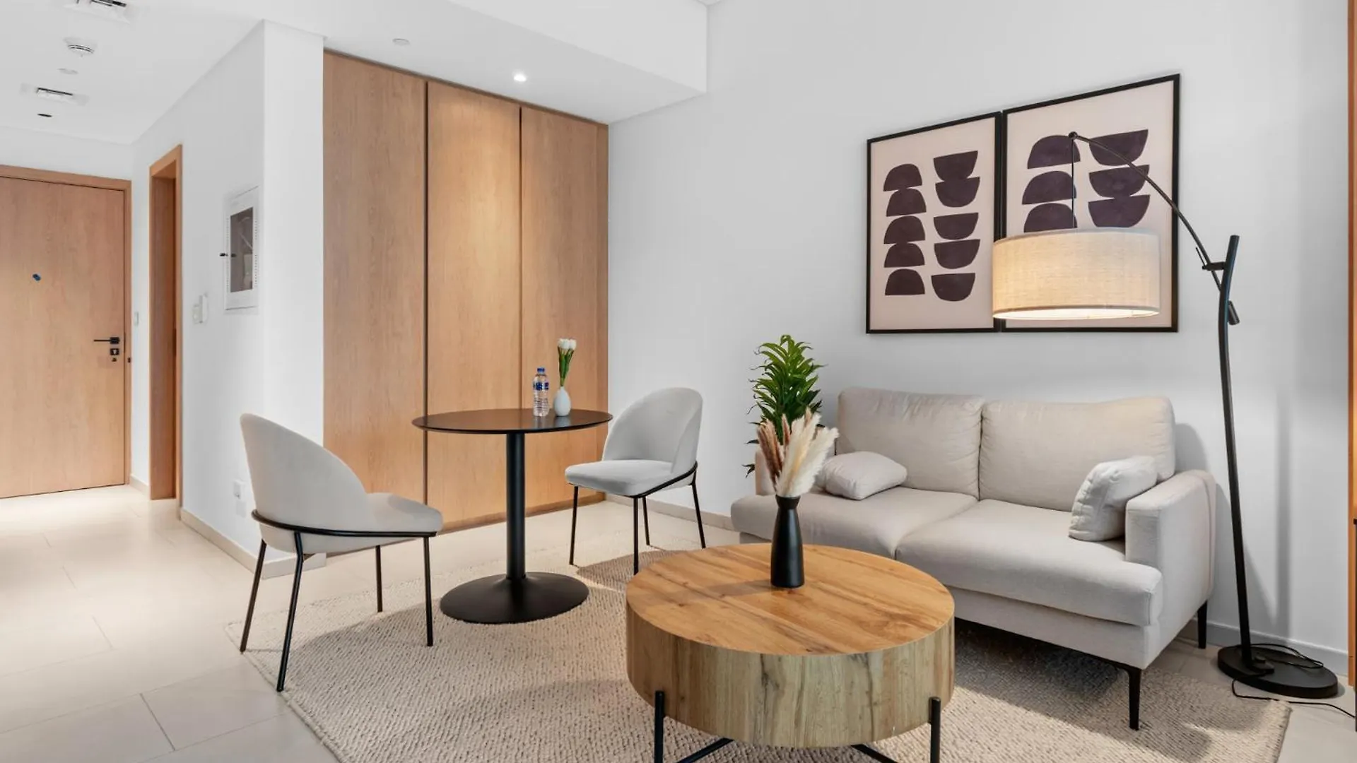 Waves - Chic High-Floor Studio Retreat With Canal Views Dubai 0*,  United Arab Emirates