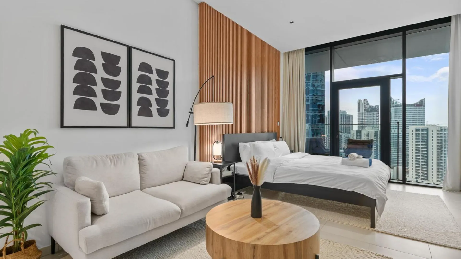 Waves - Chic High-Floor Studio Retreat With Canal Views Dubai 0*,