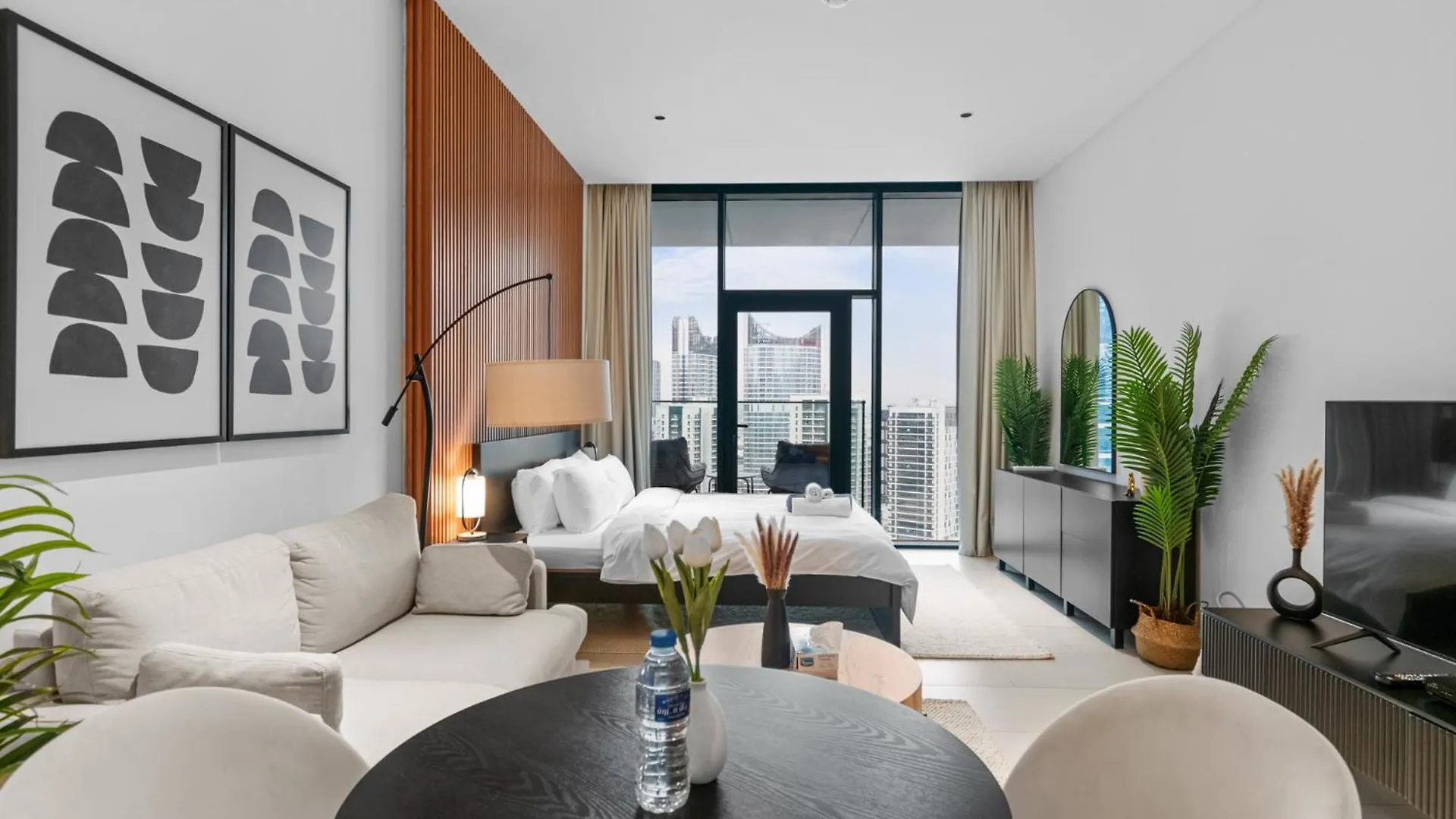 Apartment Waves - Chic High-Floor Studio Retreat With Canal Views Dubai